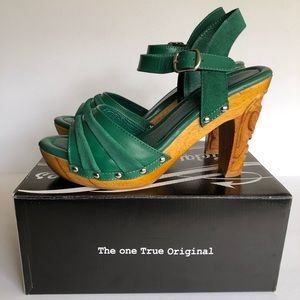 Lucky lou’s Tiki heels